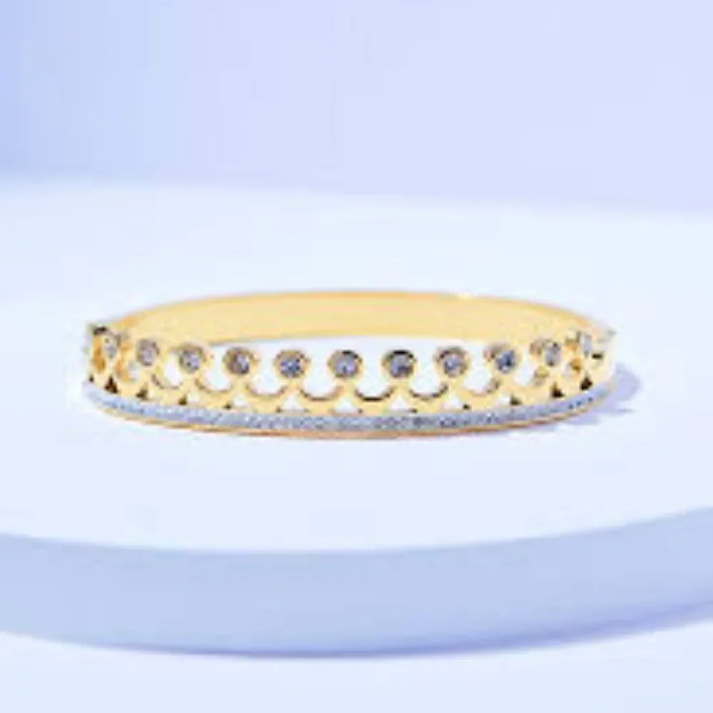 💥3/$55💥Dazzling Rhinestone Crown Bracelet Gold And Crystal Bangle
